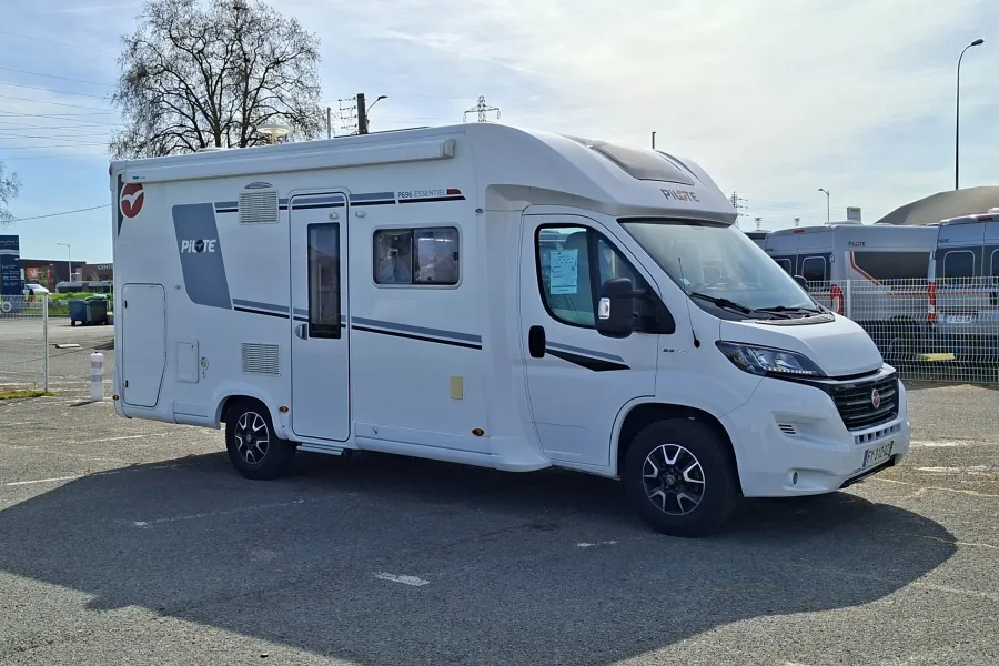 PILOTE P696D ESSENTIEL