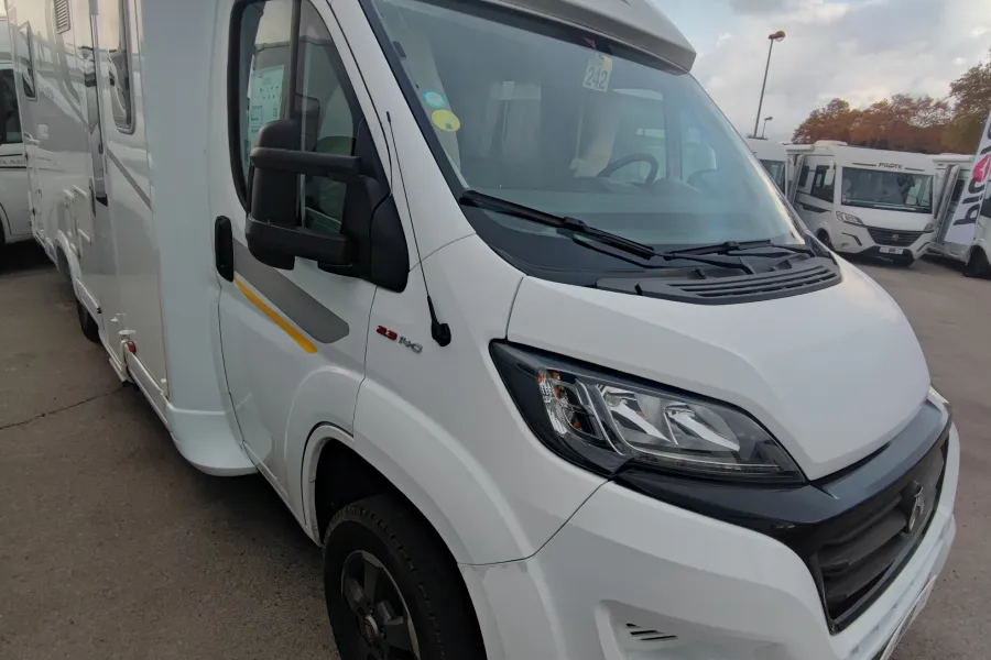 BAVARIA T720FC STYLE