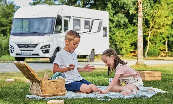Voyager en camping-car avec des enfants : conseils et astuces