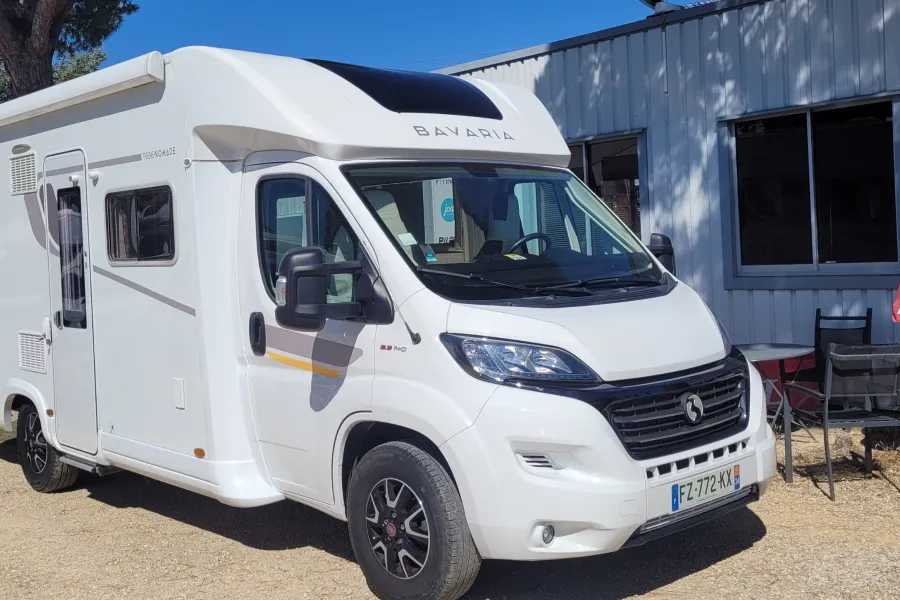 BAVARIA T696D NOMADE